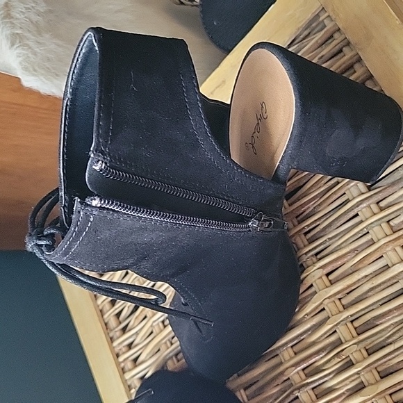 Qupid Black Zip/Lace Up Peep Toe Booties 9 - Picture 6 of 8